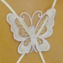textiler BH-Träger auf dem Rücken gekreuzt mit Schmetterling weiß (10402-TXW)