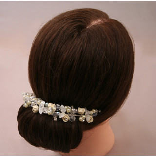 Haargesteck mit Blüten, Strasssteinen und Perlen